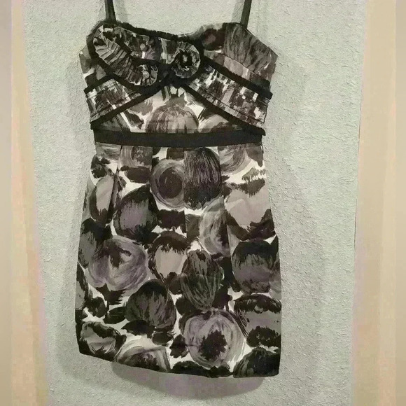 3 for $20 - BCBG Maxazria strapless mini dress sz 4 - Picture 1 of 5
